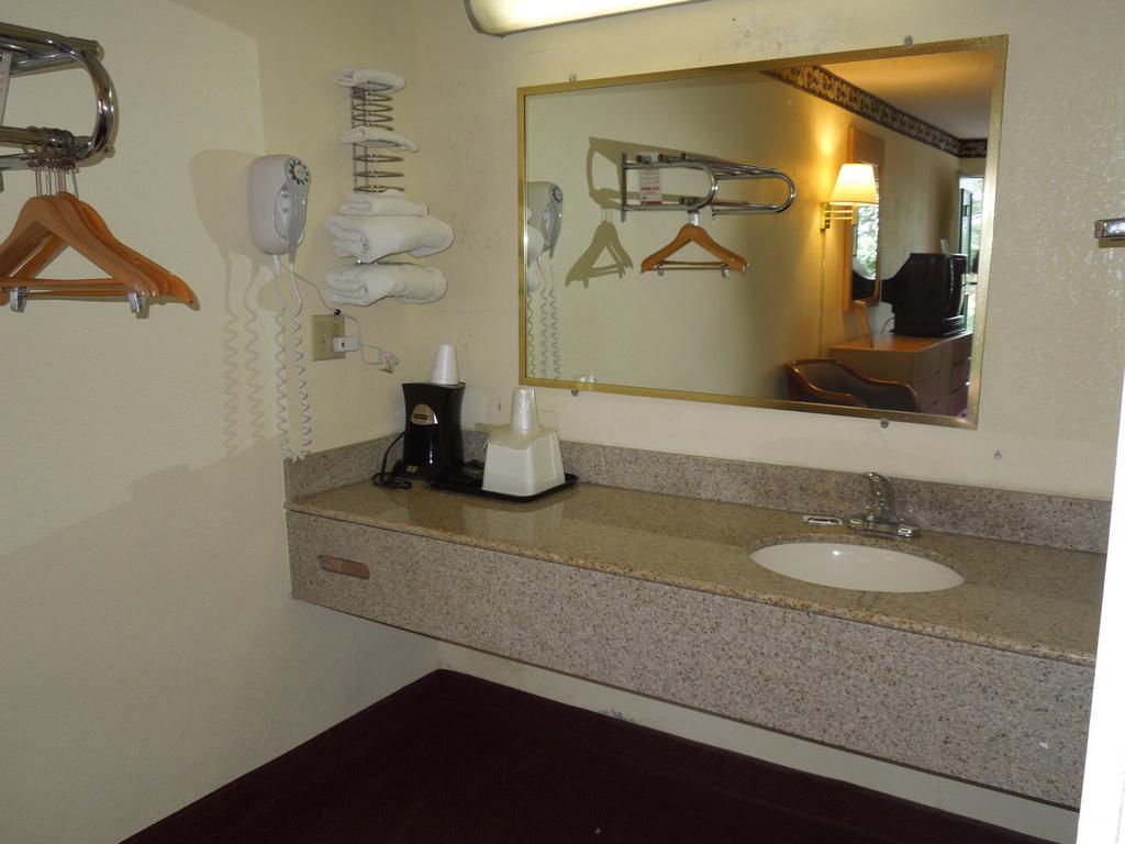 Super Inn Williamsburg Dış mekan fotoğraf